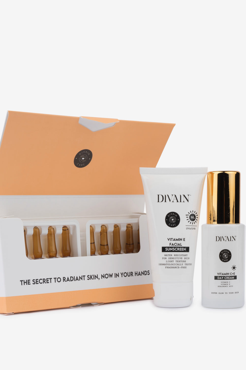 Anti-spot treatment pack containing facial ampoules, a moisturising cream and a facial sunscreen.